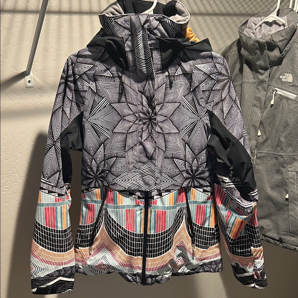 Roxy Printed Multi-Color Women's Hooded Ski/Snowboard Jacket